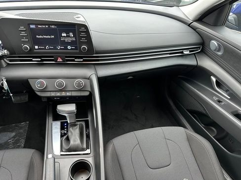 Certified 2025 Hyundai Elantra SE FWD image 18
