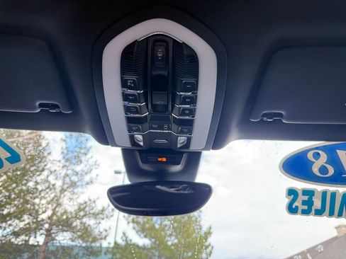 Used 2018 Porsche Macan Base image 27