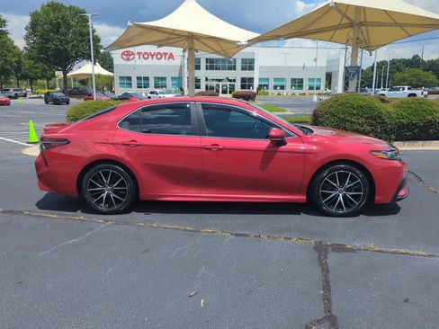 Used 2023 Toyota Camry SE FWD image 4