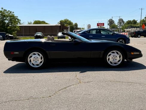 Used 1994 Chevrolet Corvette Convertible RWD image 9