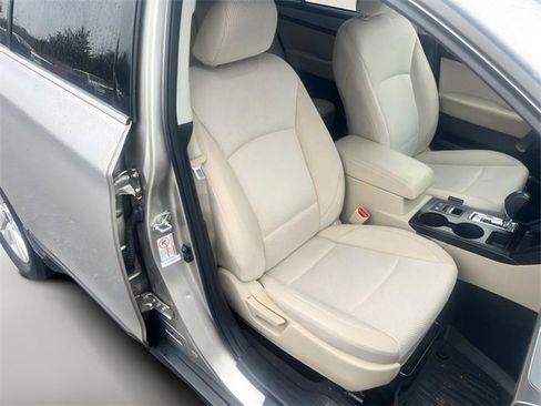 Used 2019 Subaru Outback 2.5i Premium image 14