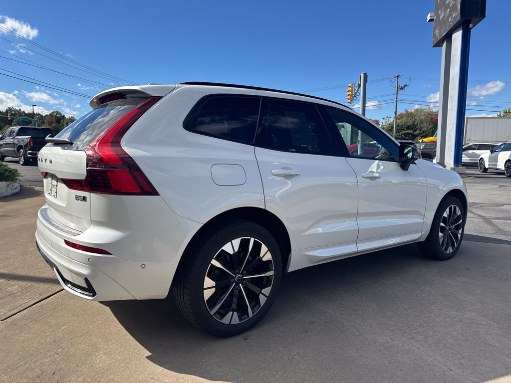 Used 2026 Volvo XC60 B5 Plus AWD/4WD image 5