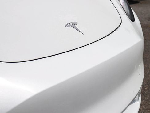 Used 2022 Tesla Model Y Long Range AWD/4WD image 6