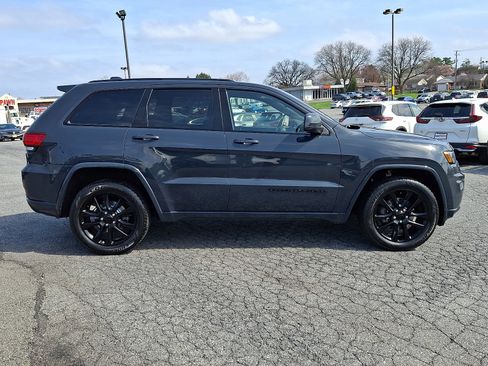 Used 2018 Jeep Grand Cherokee Altitude image 7