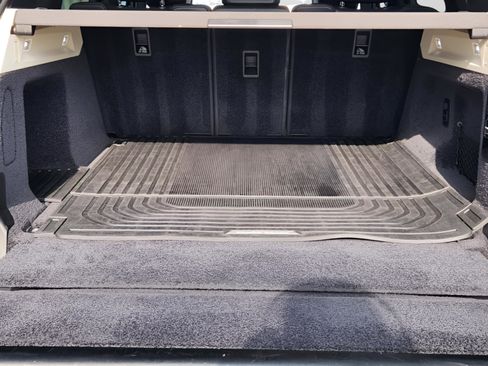 Used 2023 Land Rover Range Rover SE image 28