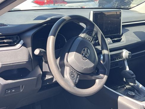Used 2025 Toyota RAV4 XLE AWD/4WD image 16