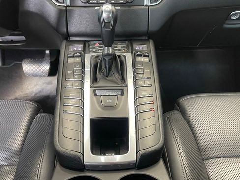 Used 2018 Porsche Macan S image 19
