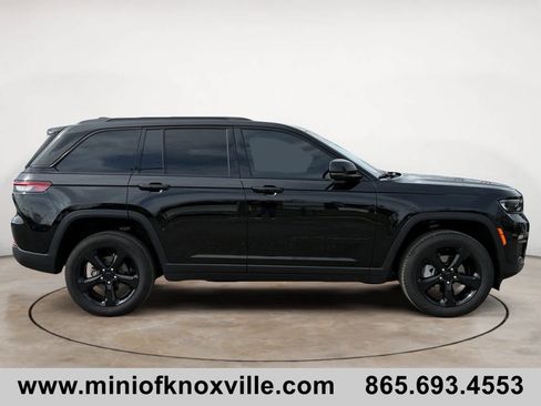 Used 2024 Jeep Grand Cherokee Limited w/ Black Appearance Package image 2