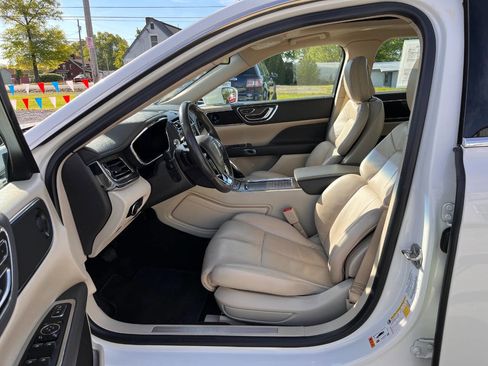 Used 2020 Lincoln Continental AWD w/ Premium Package image 21