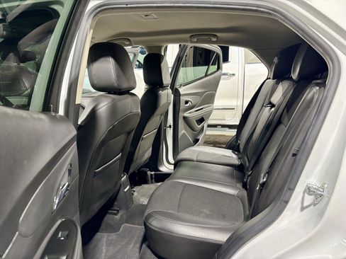 Used 2022 Buick Encore Preferred image 19