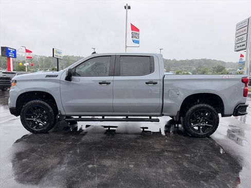 Used 2024 Chevrolet Silverado 1500 Custom Trail Boss w/ LPO, Dark Essentials Package AWD/4WD image 8