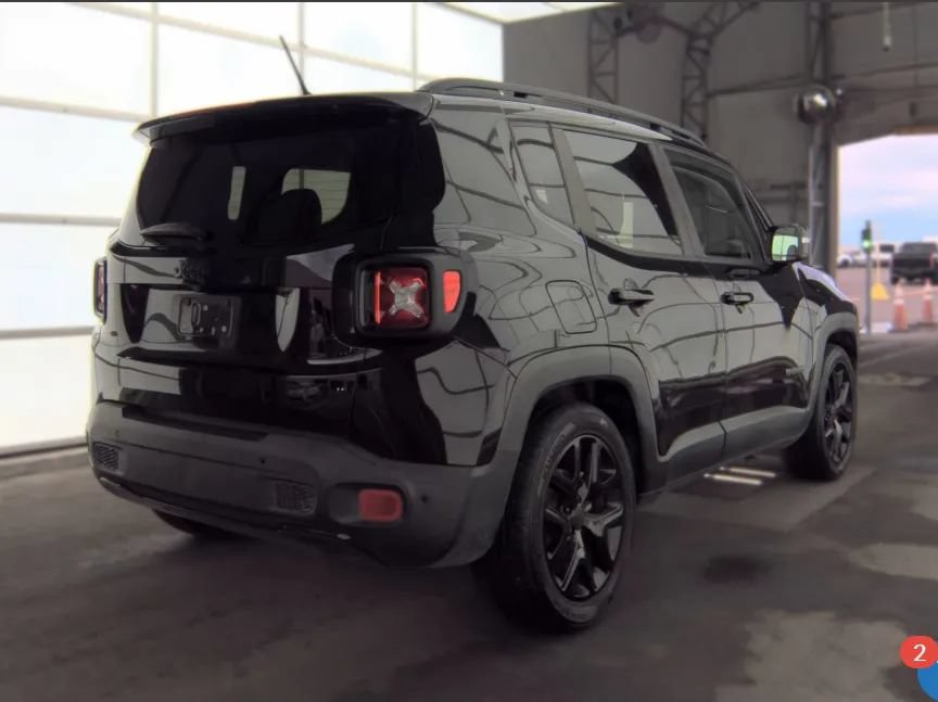 Used 2017 Jeep Renegade Altitude w/ Advanced Technology Group FWD image 2