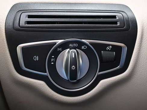 Used 2021 Mercedes-Benz GLC 300 4MATIC image 24