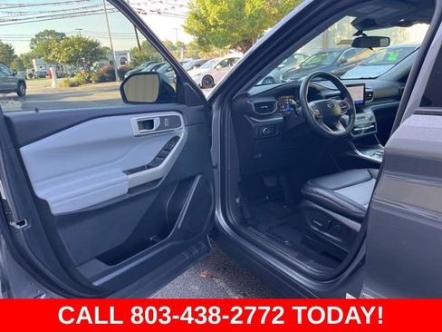 Used 2023 Ford Explorer XLT w/ Equipment Group 202A RWD image 4