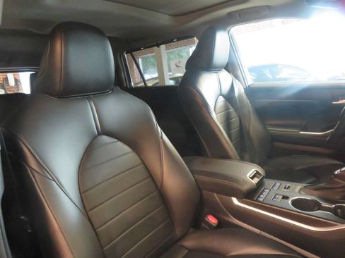 Used 2021 Toyota Highlander XLE AWD/4WD image 34