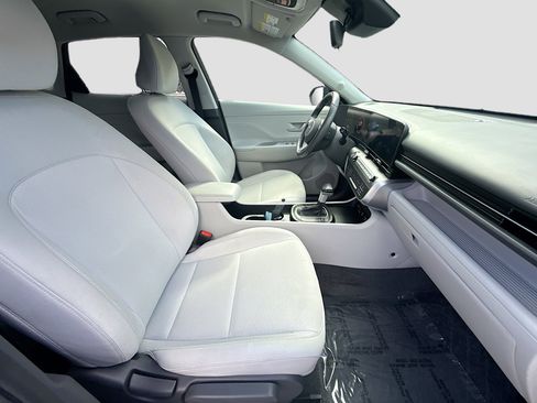 Used 2025 Hyundai Kona SEL image 31