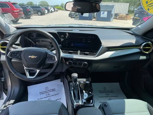 Used 2026 Chevrolet Trax LT w/ Driver Confidence Package FWD image 22