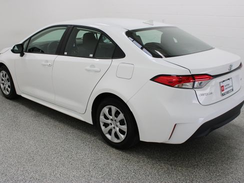 Used 2026 Toyota Corolla LE FWD image 9