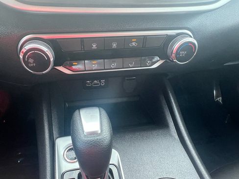 Used 2025 Nissan Altima 2.5 SV FWD image 27