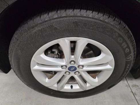 Used 2019 Ford Edge SEL w/ Equipment Group 201A FWD image 9