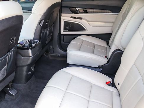 Used 2023 Kia Telluride EX w/ EX Captain's Chair Package FWD image 21