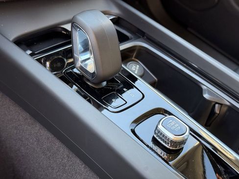 Certified 2025 Volvo XC60 B5 Plus image 26