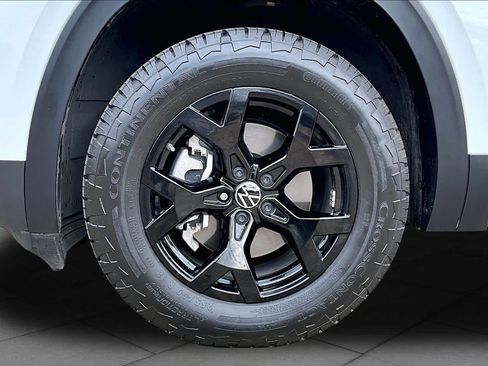 Used 2024 Volkswagen Atlas Peak Edition SE AWD/4WD image 11