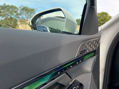 Used 2026 BMW i5 eDrive40 w/ M Sport Package image 14