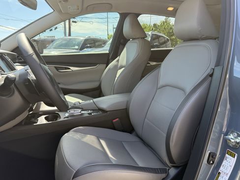 Certified 2025 INFINITI QX50 Luxe w/ Accent Package image 13