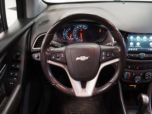 Used 2019 Chevrolet Trax LT w/ LT Convenience Package AWD/4WD image 9