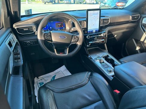 Used 2023 Ford Explorer ST w/ Equipment Group 401A AWD/4WD image 4