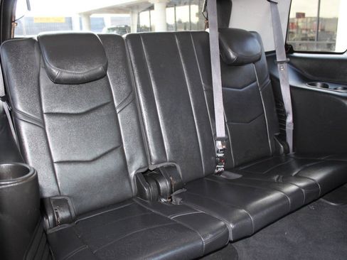 Used 2016 Cadillac Escalade Luxury AWD/4WD image 12