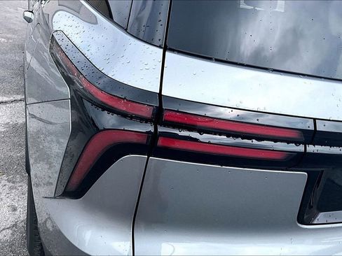 Used 2024 Chevrolet Traverse LT w/ Enhanced Driving Package FWD image 22