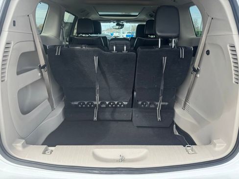 Used 2023 Chrysler Pacifica Limited image 10