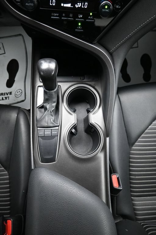 Used 2022 Toyota Camry SE FWD image 19