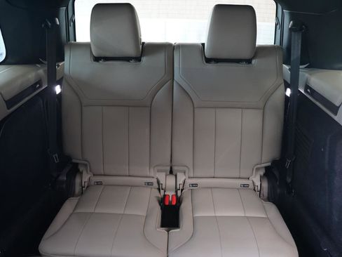 Used 2018 Land Rover Discovery HSE AWD/4WD image 38