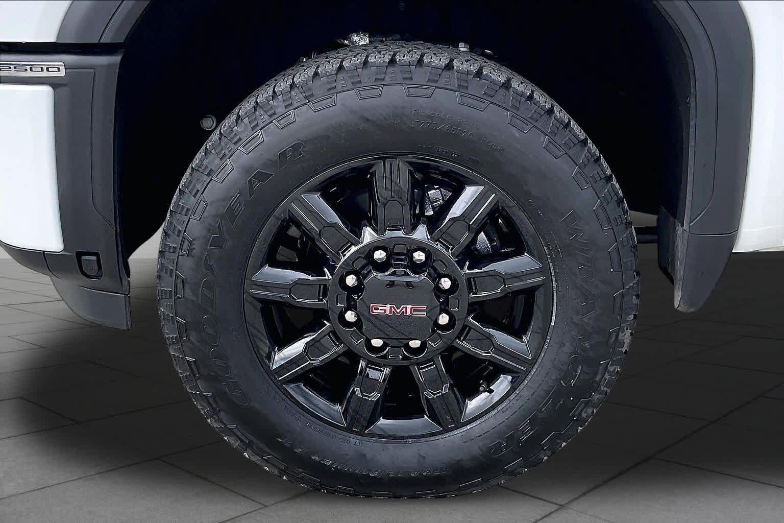 Used 2025 GMC Sierra 2500 AT4 AWD/4WD image 11
