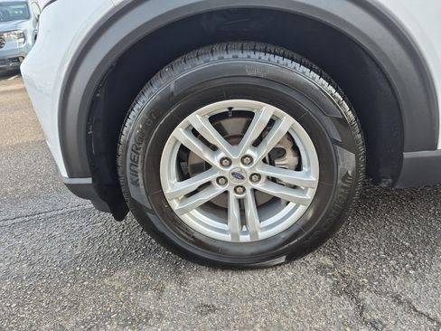 Used 2020 Ford Explorer XLT w/ Equipment Group 202A image 7