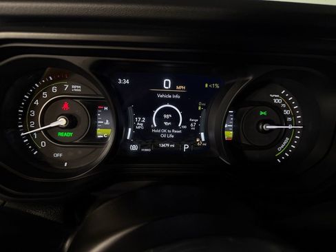 Used 2025 Jeep Wrangler Unlimited Sahara AWD/4WD image 19
