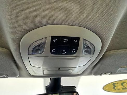 Used 2023 Chrysler Pacifica Touring-L FWD image 40