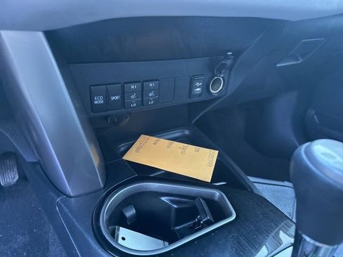 Used 2018 Toyota RAV4 Limited image 12