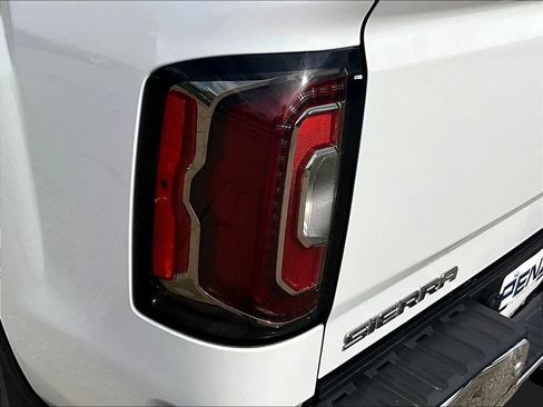 Used 2018 GMC Sierra 1500 SLT AWD/4WD image 25