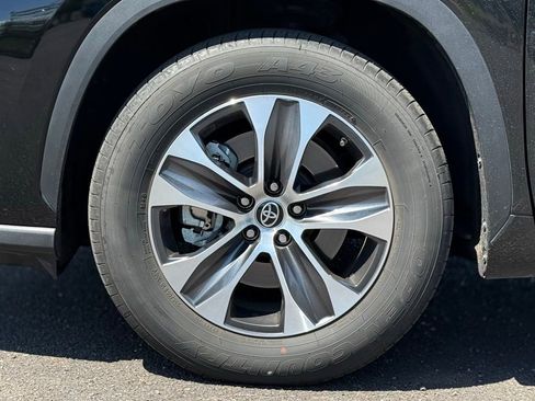 Used 2023 Toyota Highlander XLE FWD image 8