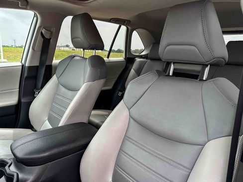 Used 2019 Toyota RAV4 XLE Premium w/ Cold Weather Package AWD/4WD image 14