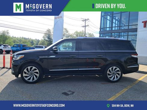 Used 2023 Lincoln Navigator L Reserve AWD/4WD image 2