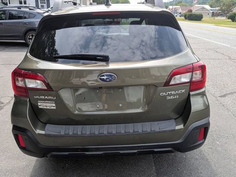 Used 2018 Subaru Outback 3.6R Limited AWD/4WD image 12
