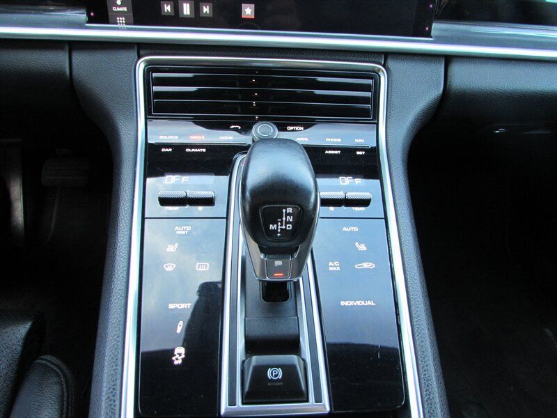 Used 2018 Porsche Panamera image 17