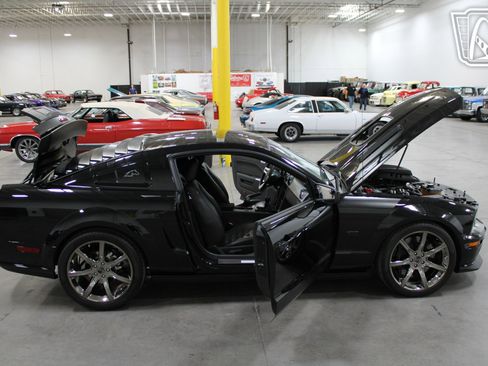 Used 2009 Ford Mustang GT image 32