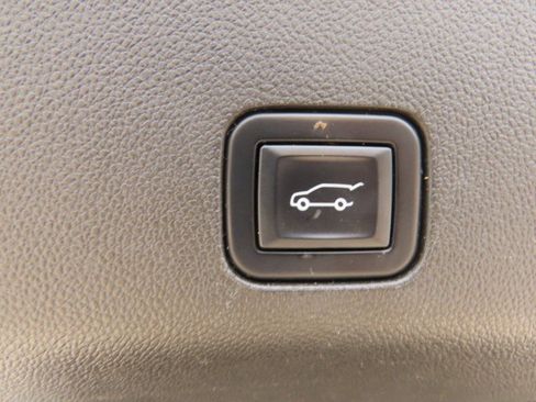 Used 2022 Chevrolet Tahoe Z71 AWD/4WD image 13