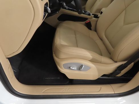 Certified 2026 Porsche Macan AWD/4WD image 40